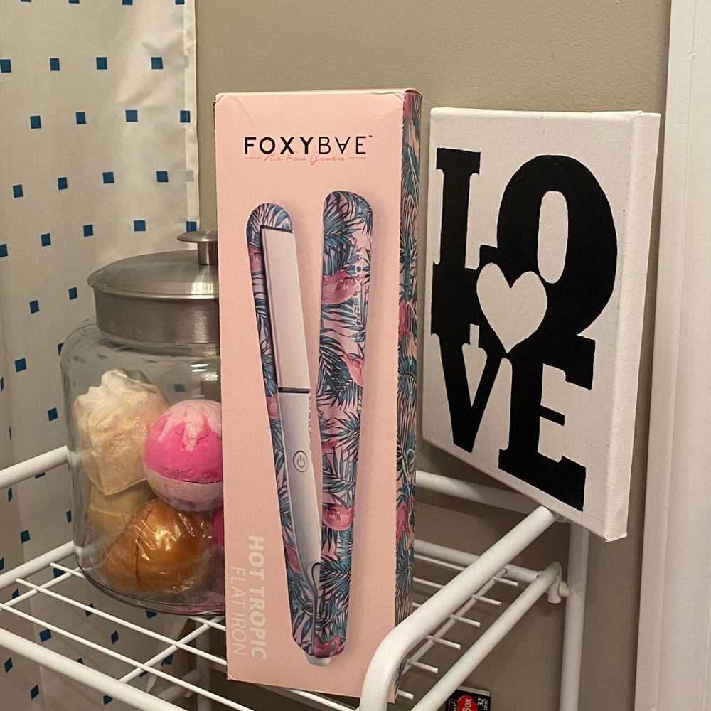 🌴 🐠 FOXYBAE Hot Tropic Flat Iron